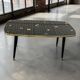 Table basse vintage en formica noir et or