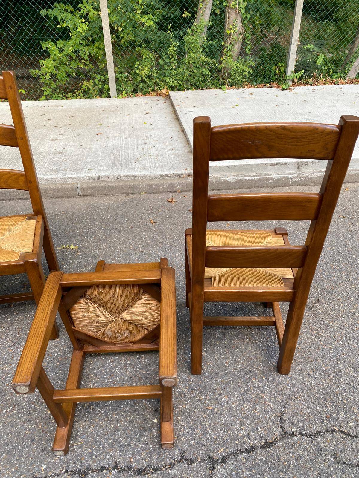 Set of 6 rustic solid oak chairs with straw seats — Very good condition