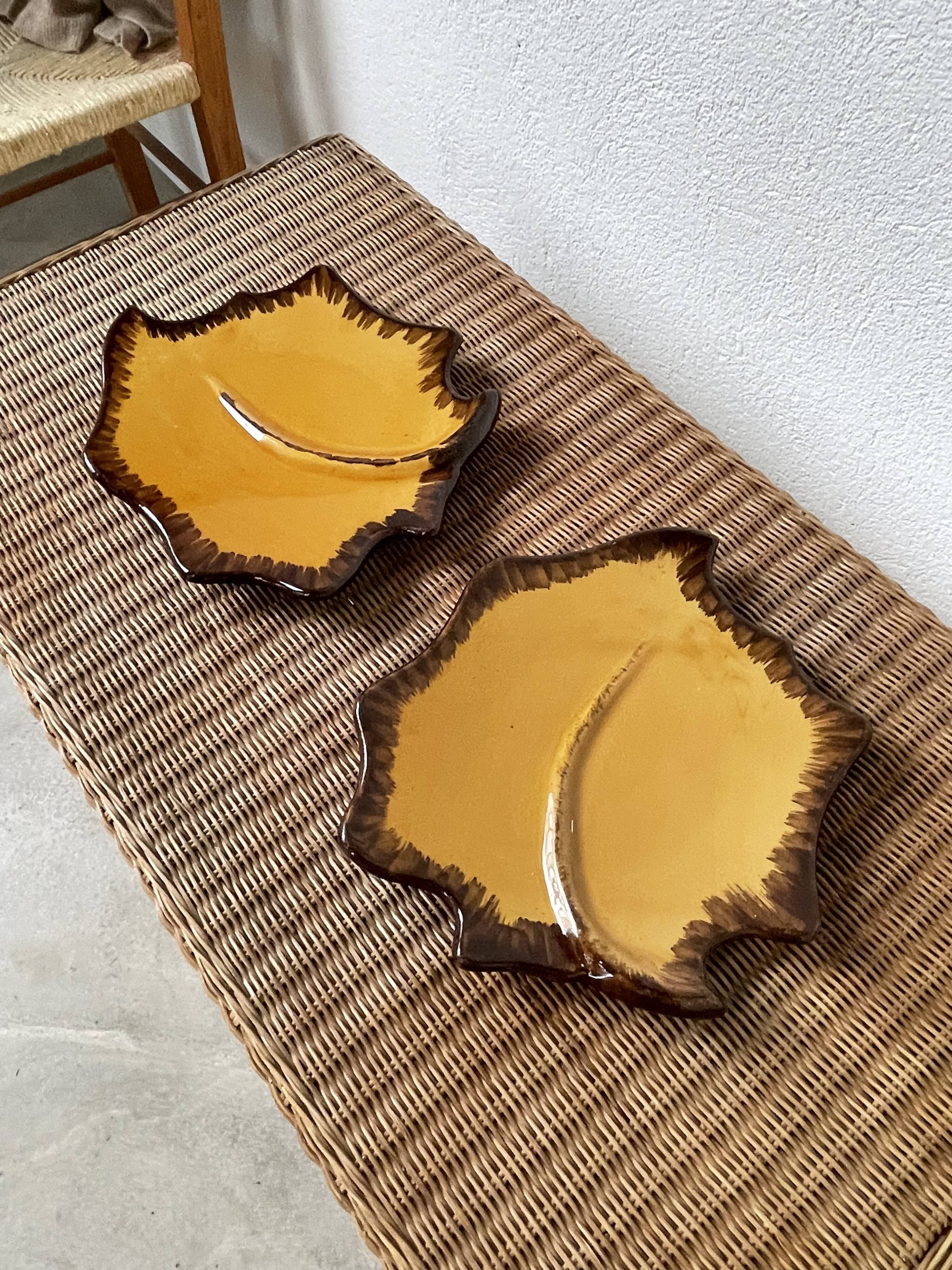 2 assiettes « feuille » céramique jaune