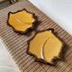 2 assiettes « feuille » céramique jaune