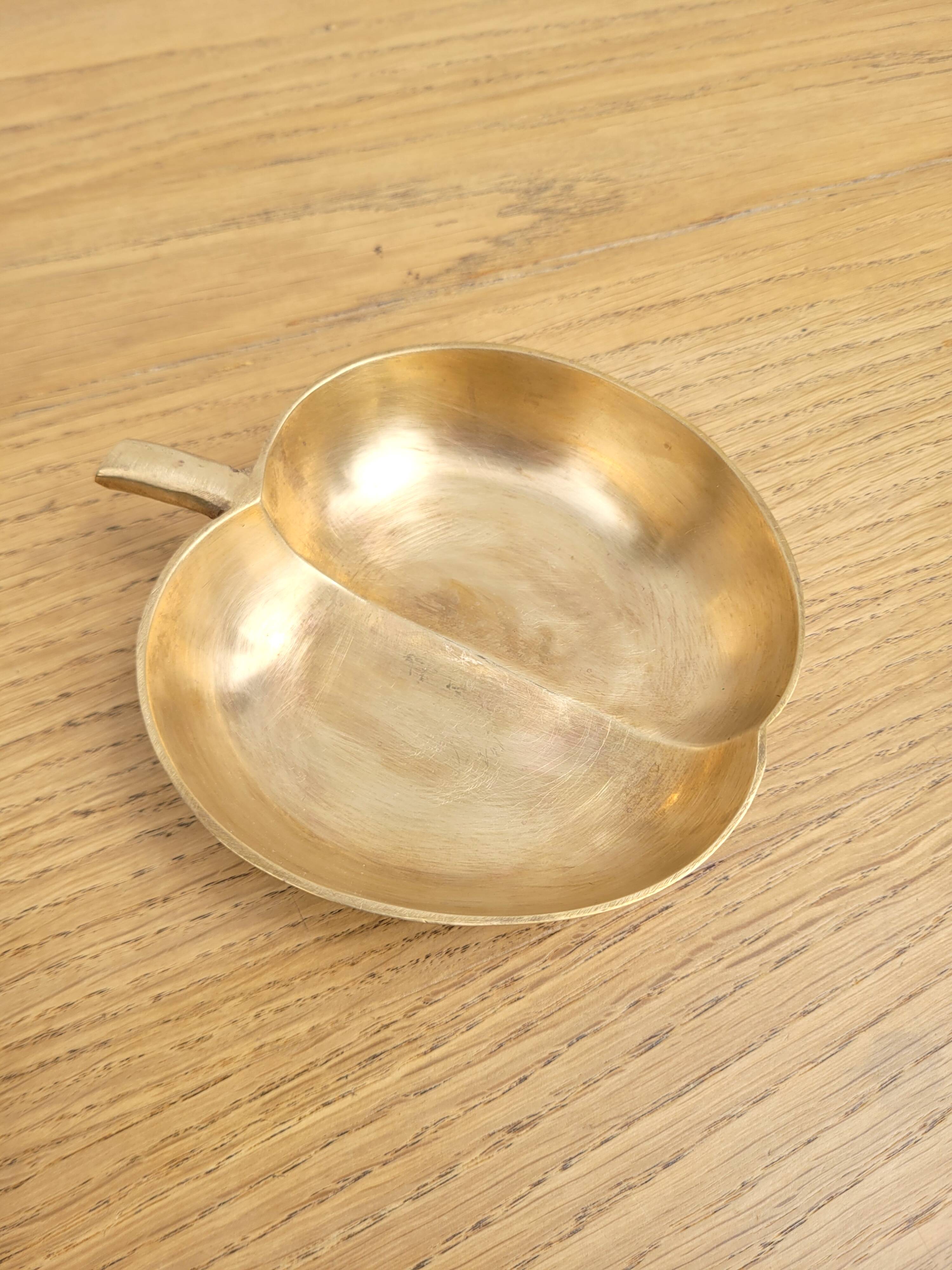 Gm brass apple pocket tray