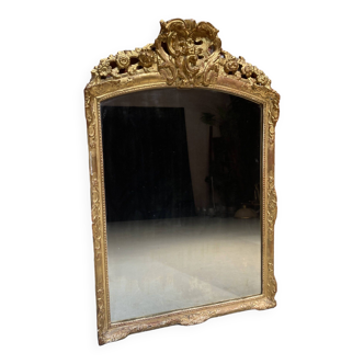 Miroir avec ornements dorés