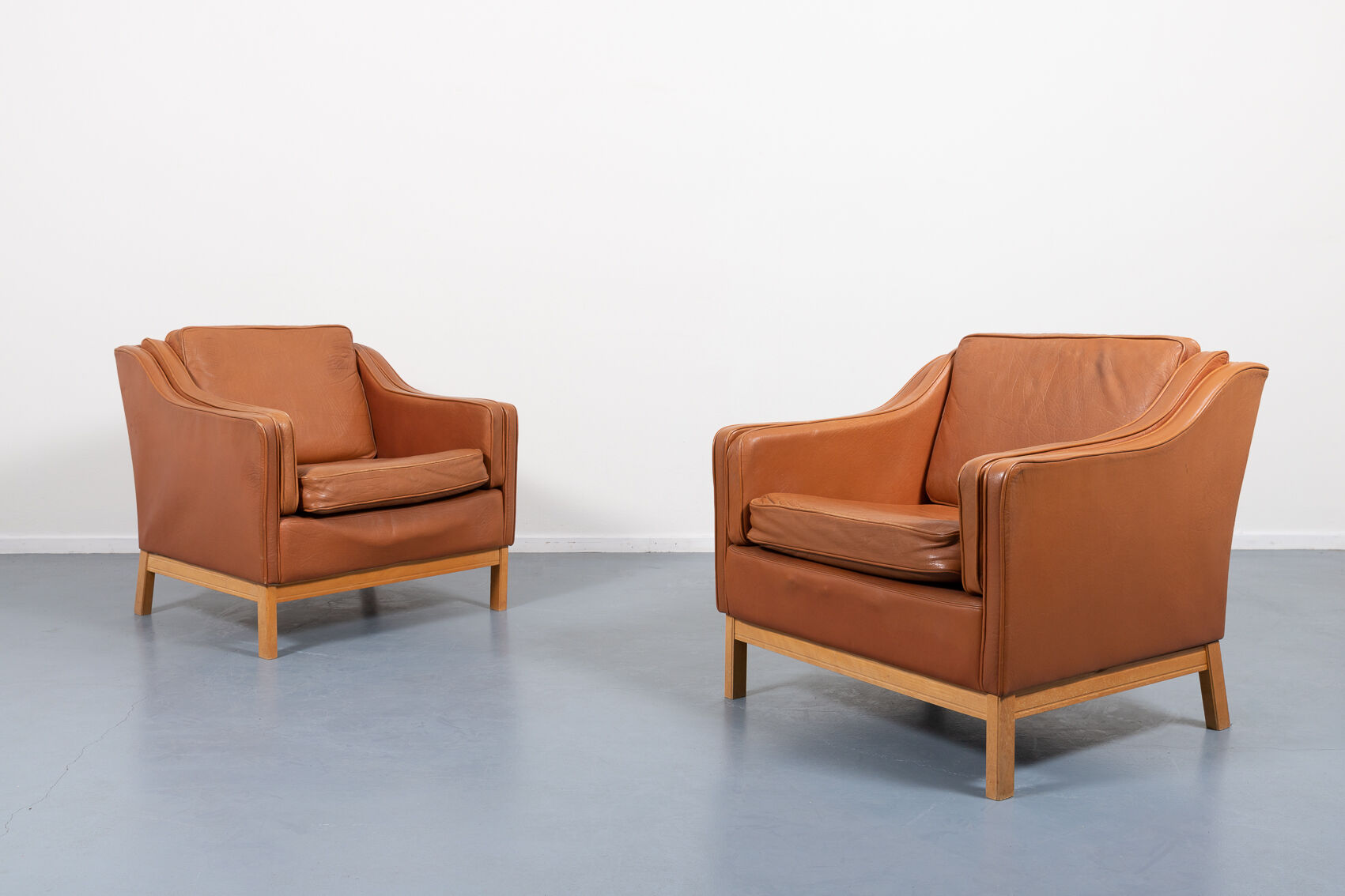 Set of 2 vintage Danish armchairs in cognac leather by Mogensen Hansen