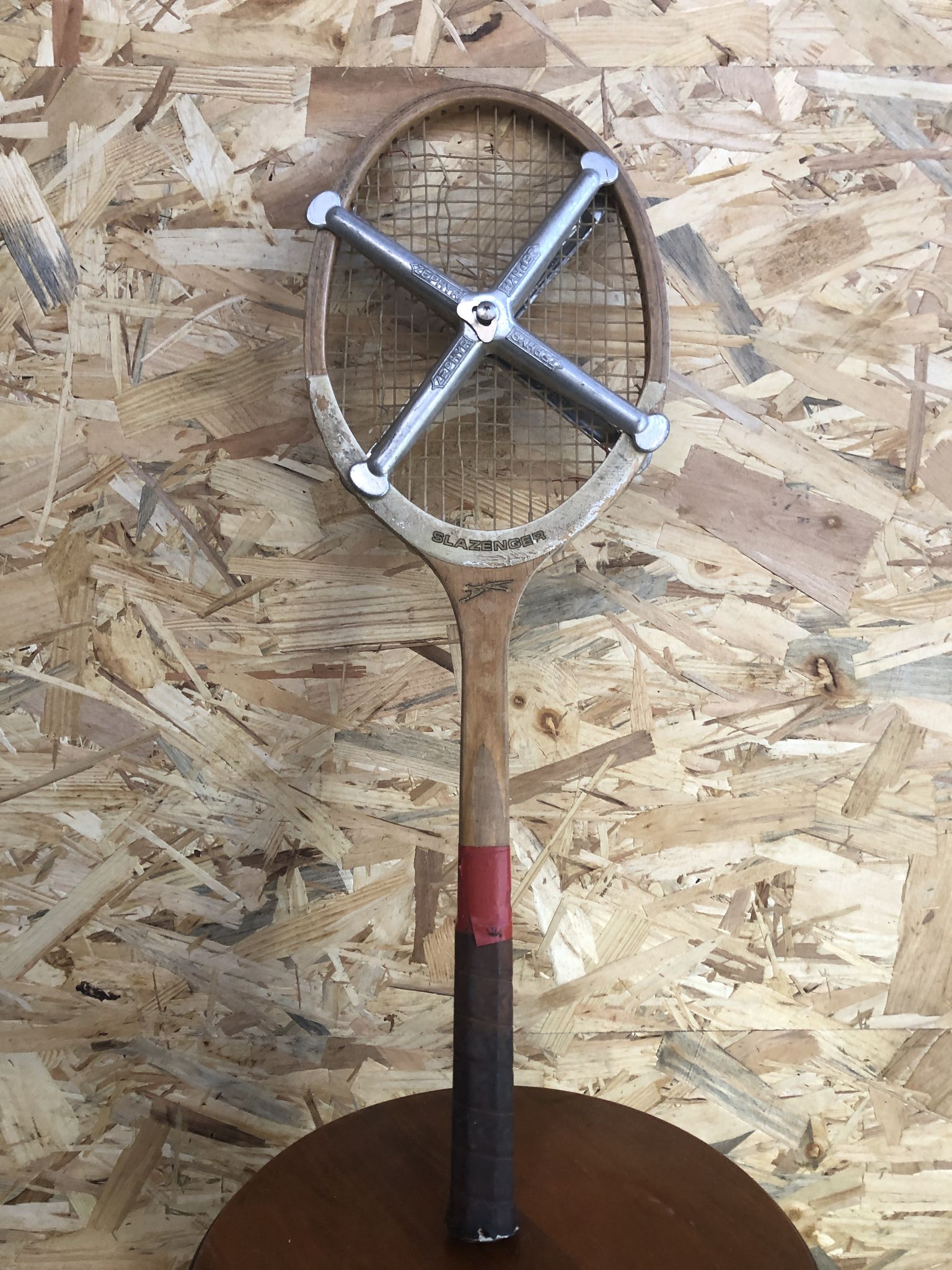 Old tennis racket Slazenger wood metal protection zephyr vintage