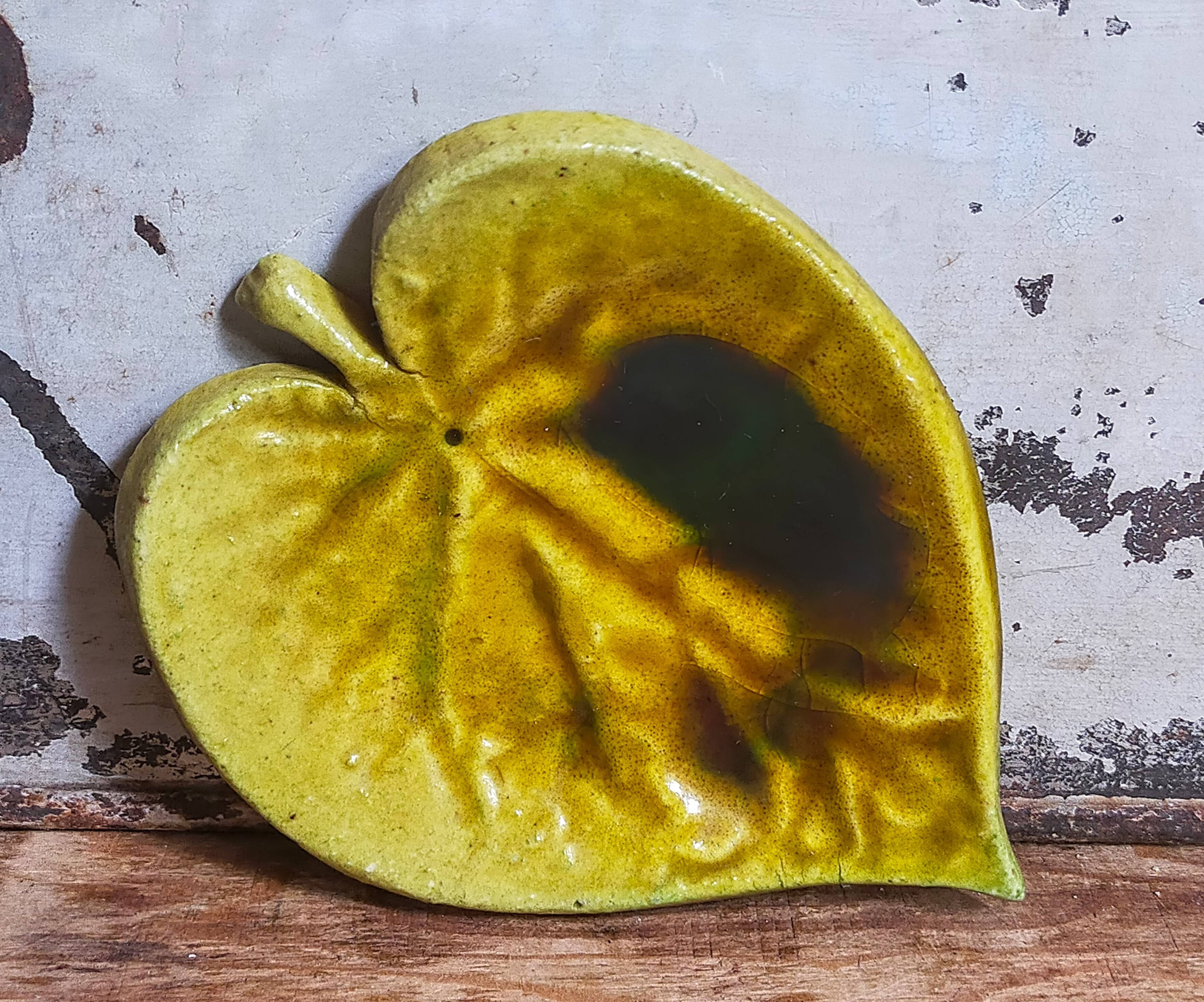 Four ceramic leaf cups from Les potiers d’Accolay