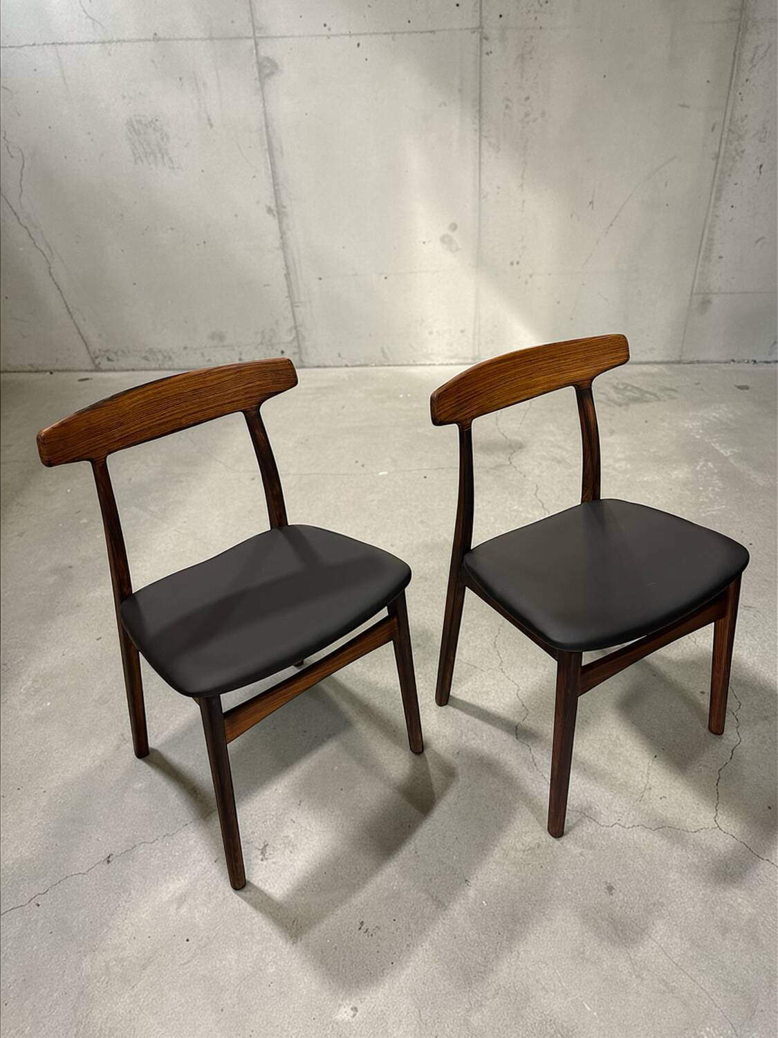 Paire de chaise Henning Kjaernulf pour Bruno Hansen, Danemark, 1960
