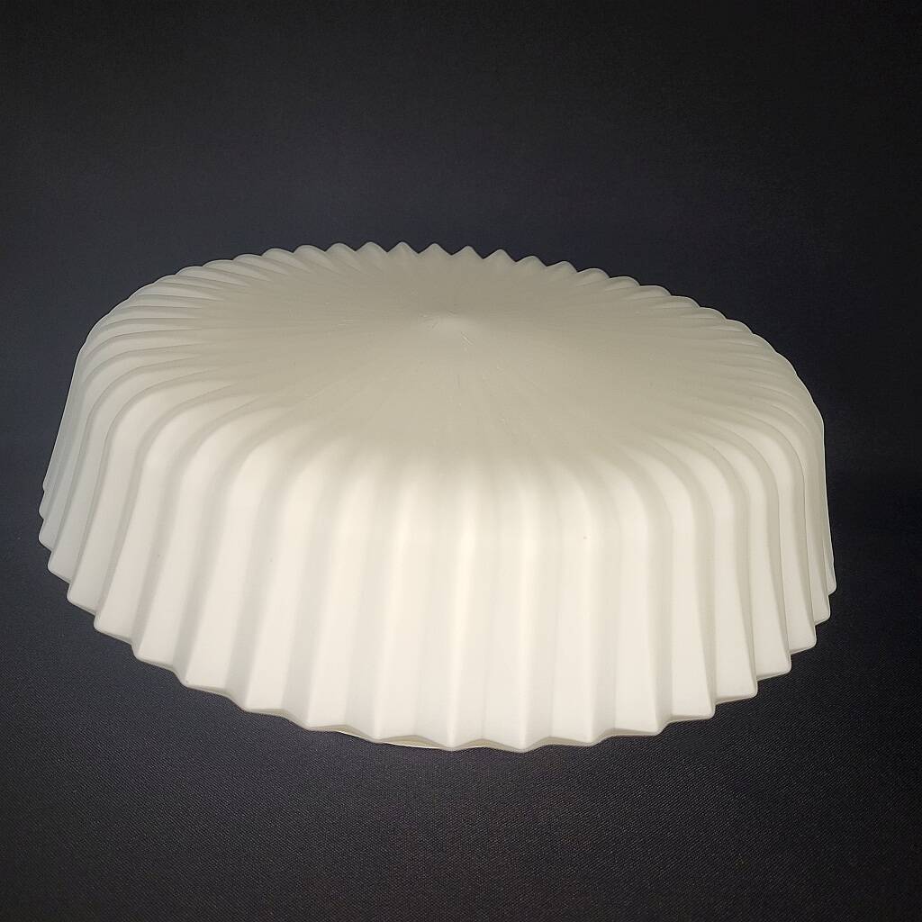 Plafonnier en verre blanc mat nervuré