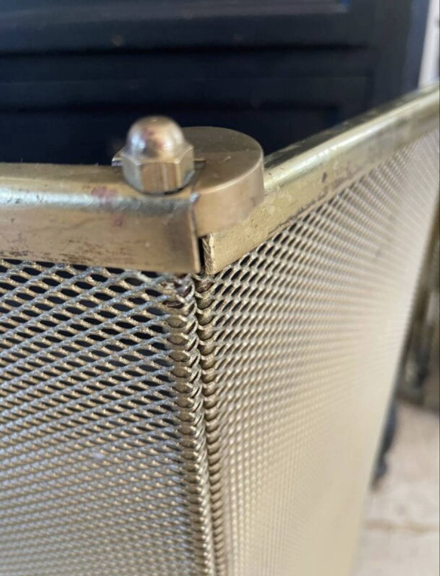 Vintage English fire screen in brass and gilded metal.
