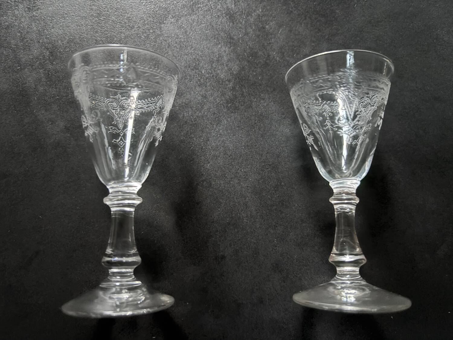 4 liqueur glasses