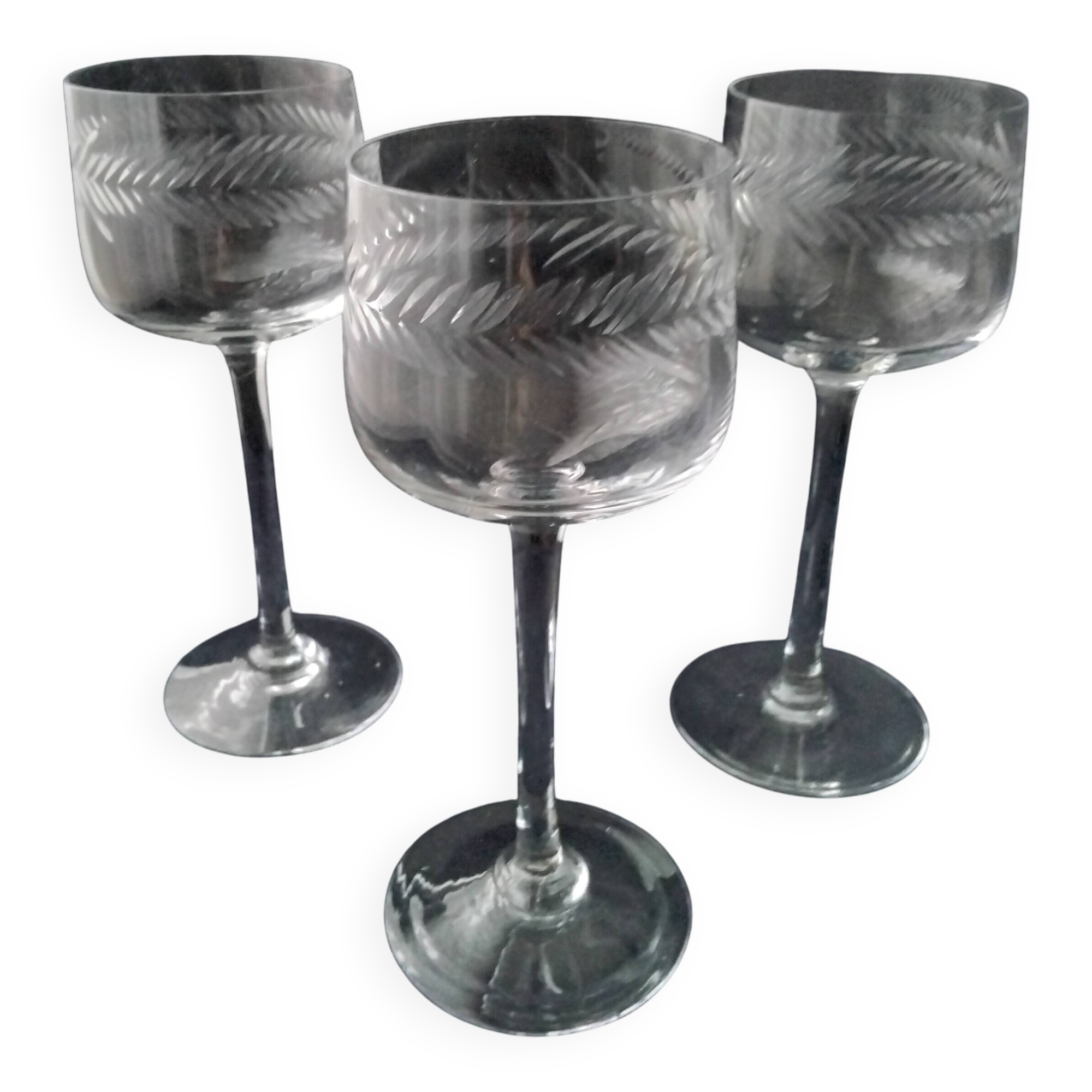 3 cut crystal white or rosé wine glasses