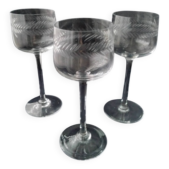 3 cut crystal white or rosé wine glasses
