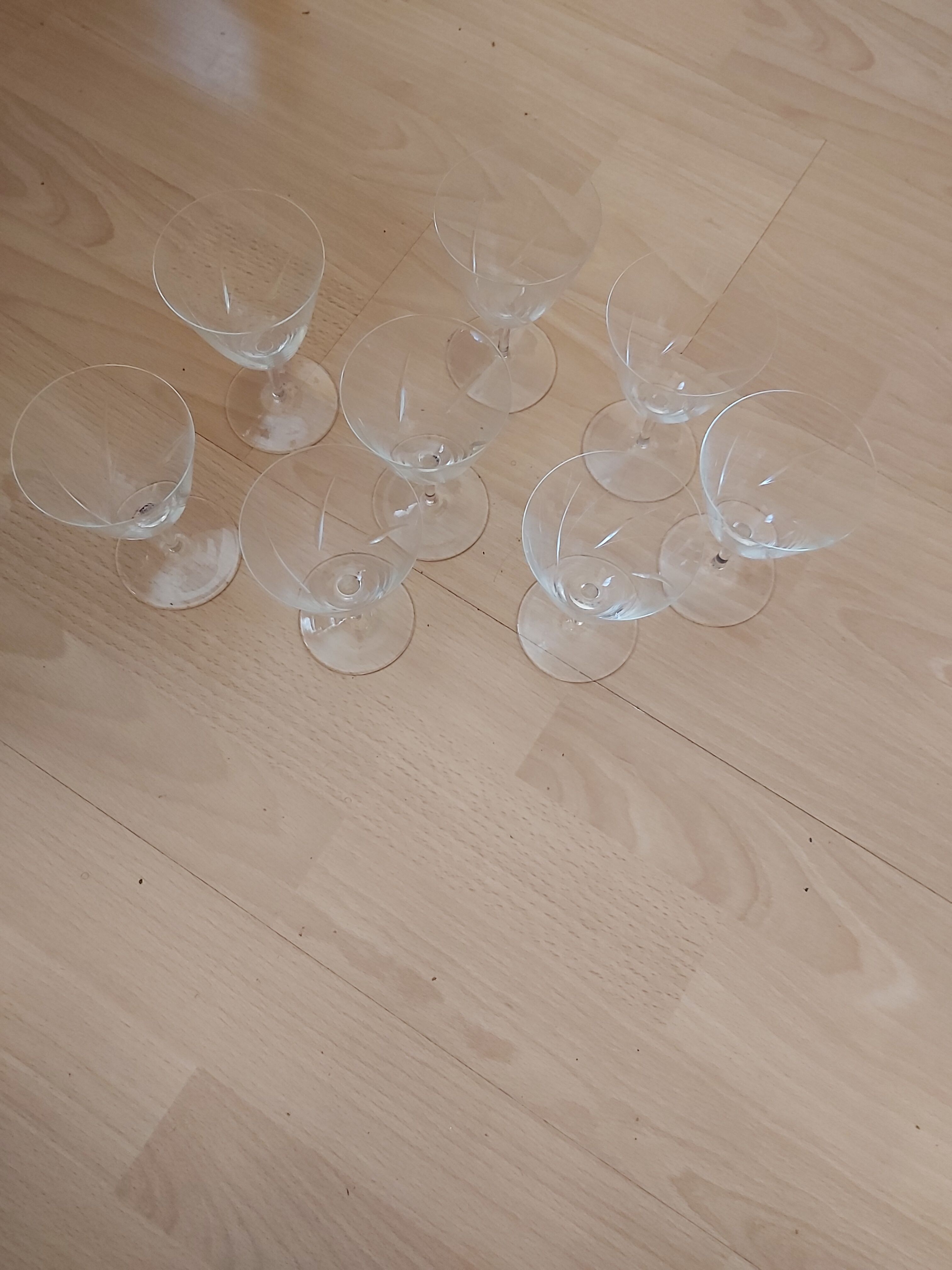 Set of 8 crystal glasses