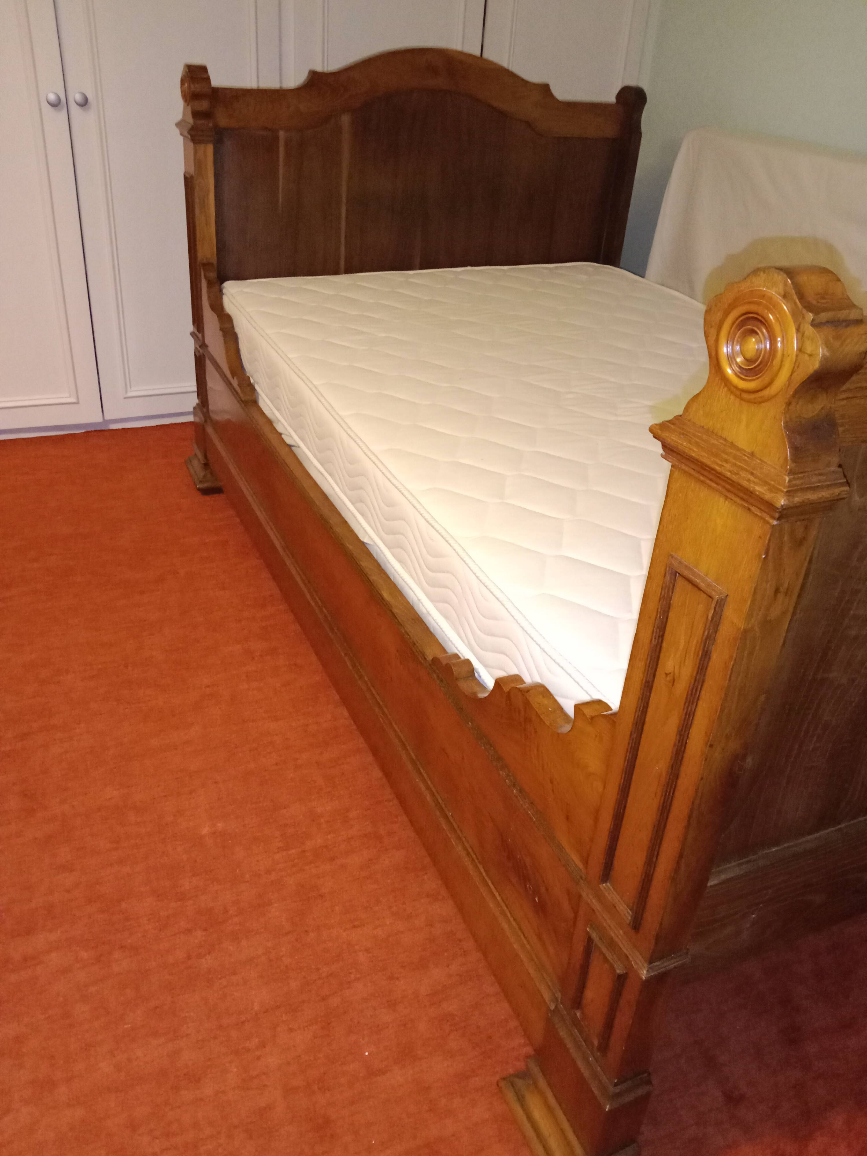 Solid wood bed