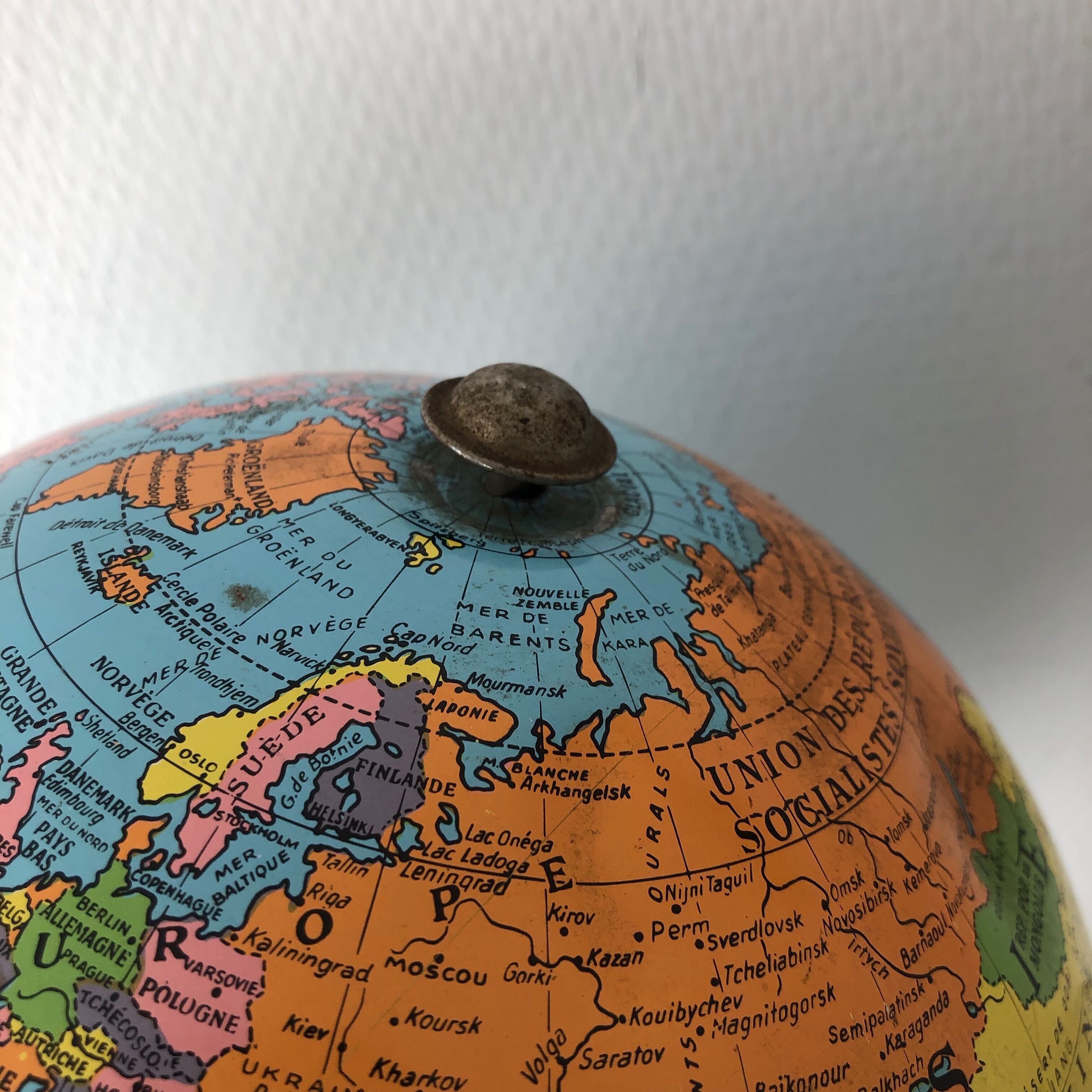 Globe Taride tripod 29cm vintage 1960