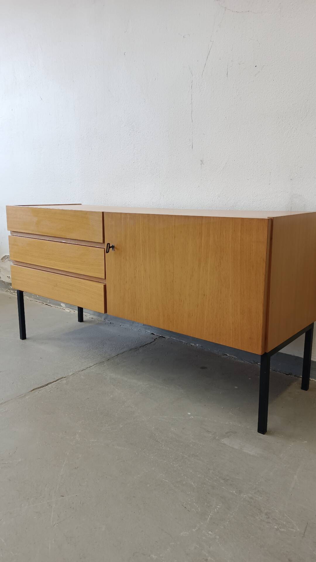 Modernist buffet