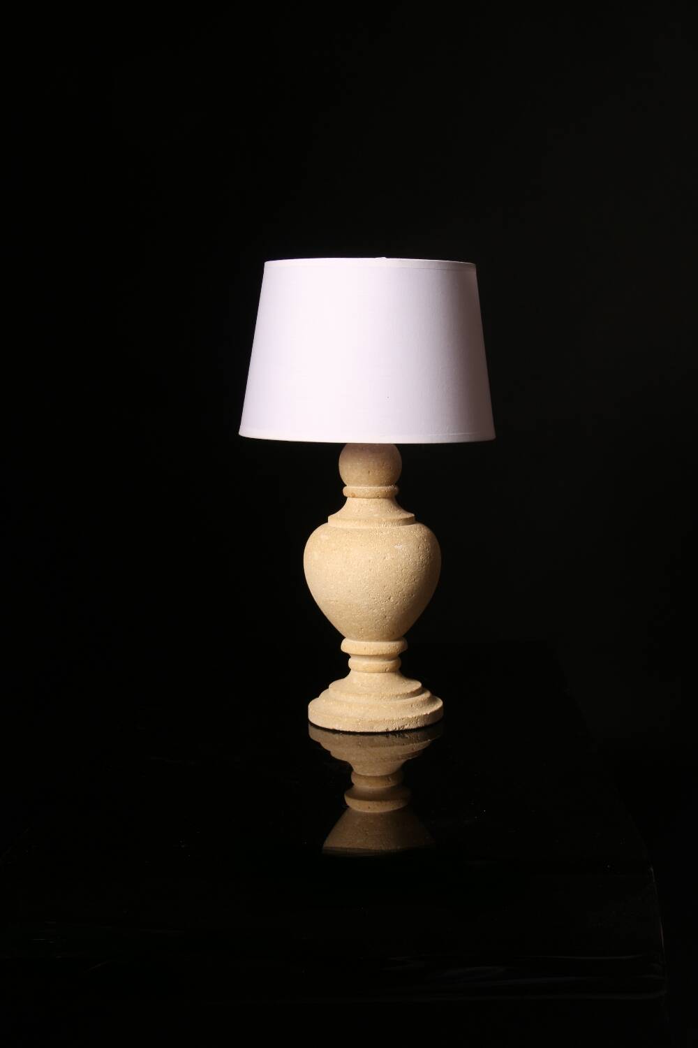 Castries stone lamp