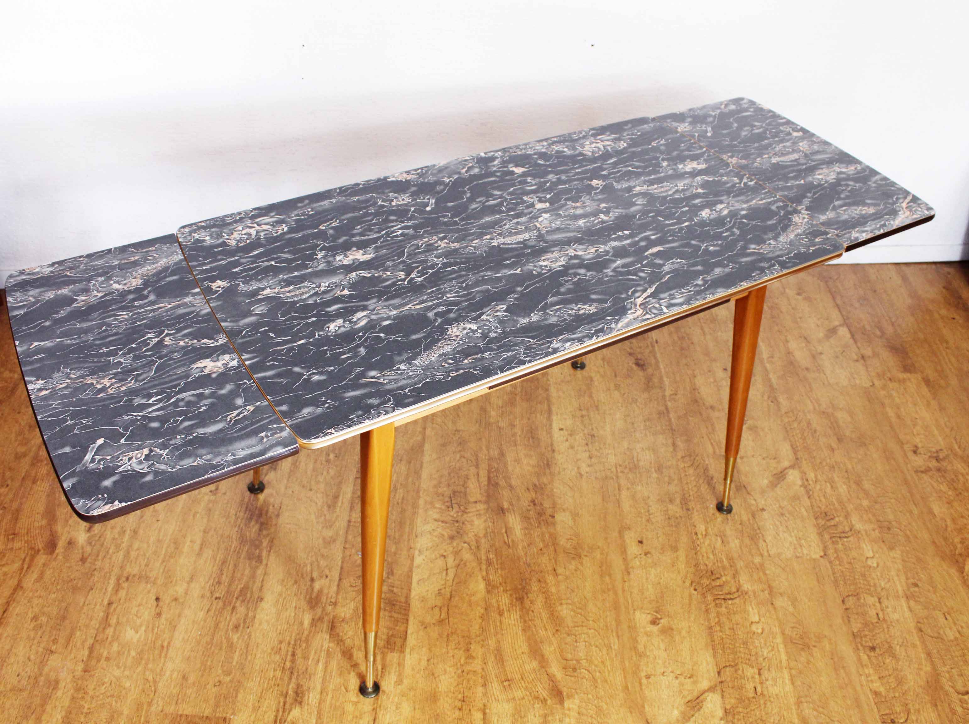 Table with compass feet from the 70s with "rise and fall" system