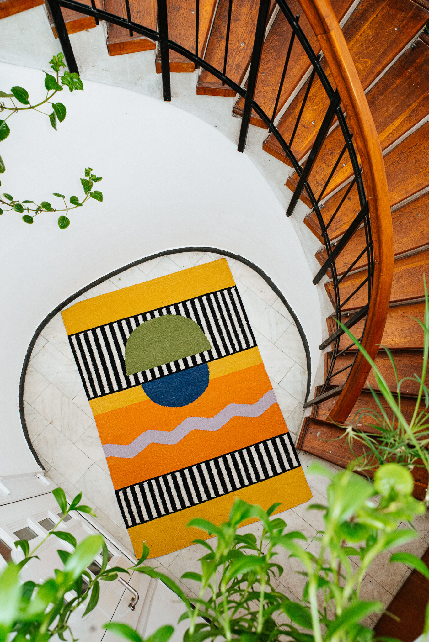 Handmade woven woven rug full moon 140 x 210