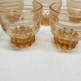 Carafe tray and 8 glasses to the model