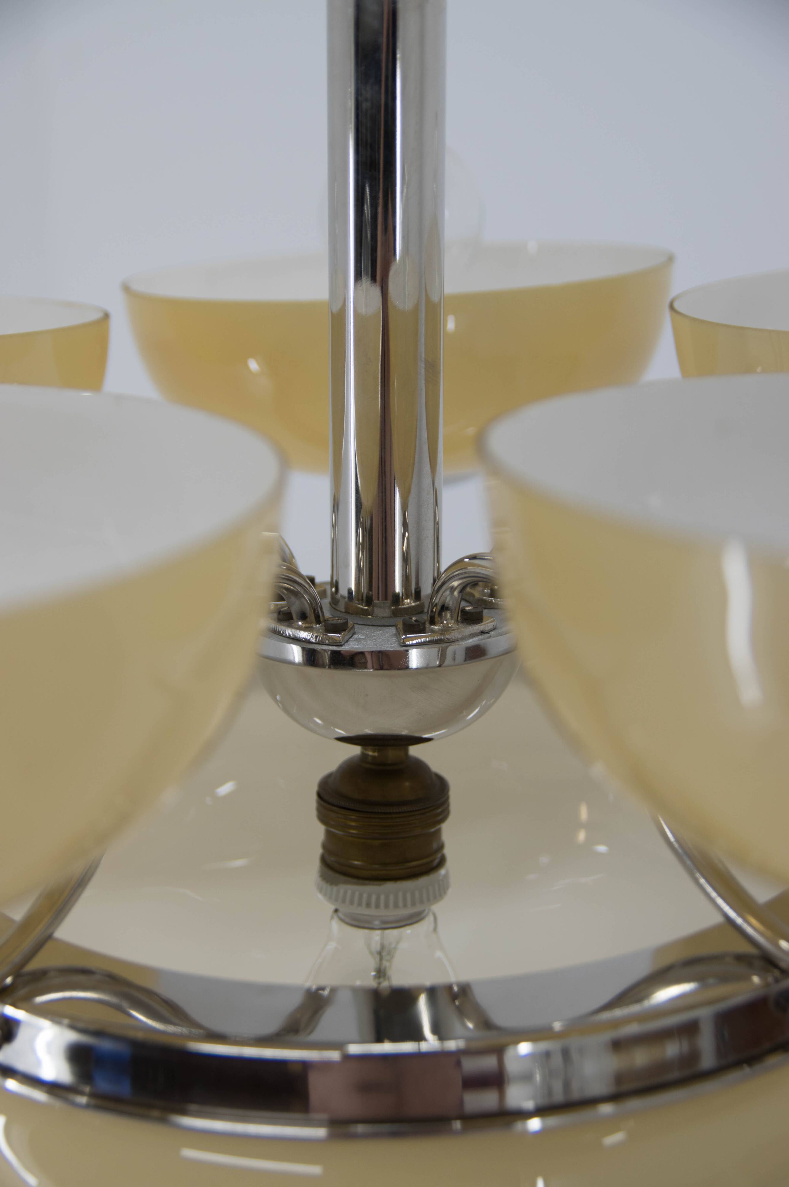 Large Art Deco Chandelier in Excellent Condition, 1930s