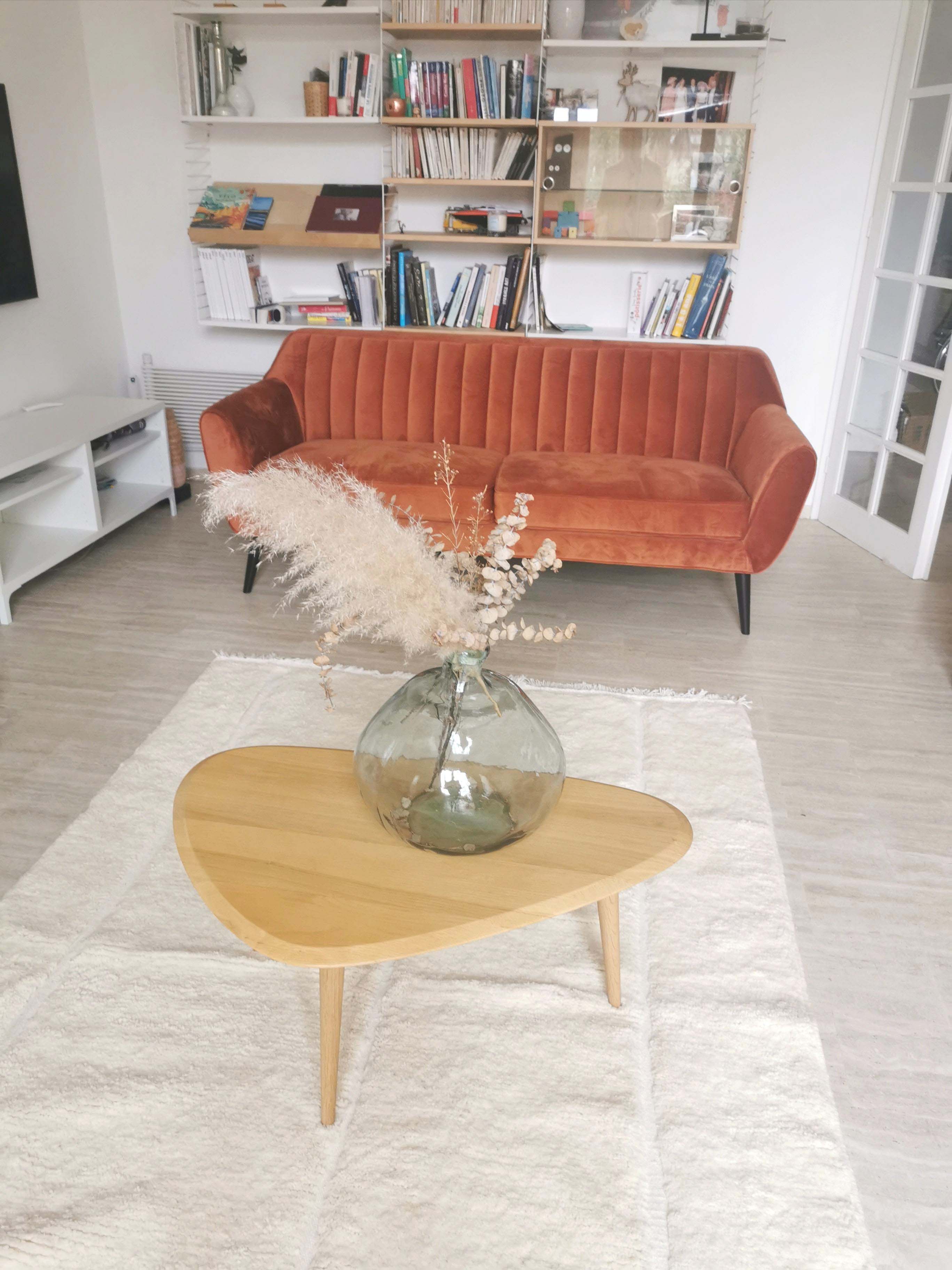 Berber carpet Béni Ouarain plain white with inlaid line patterns