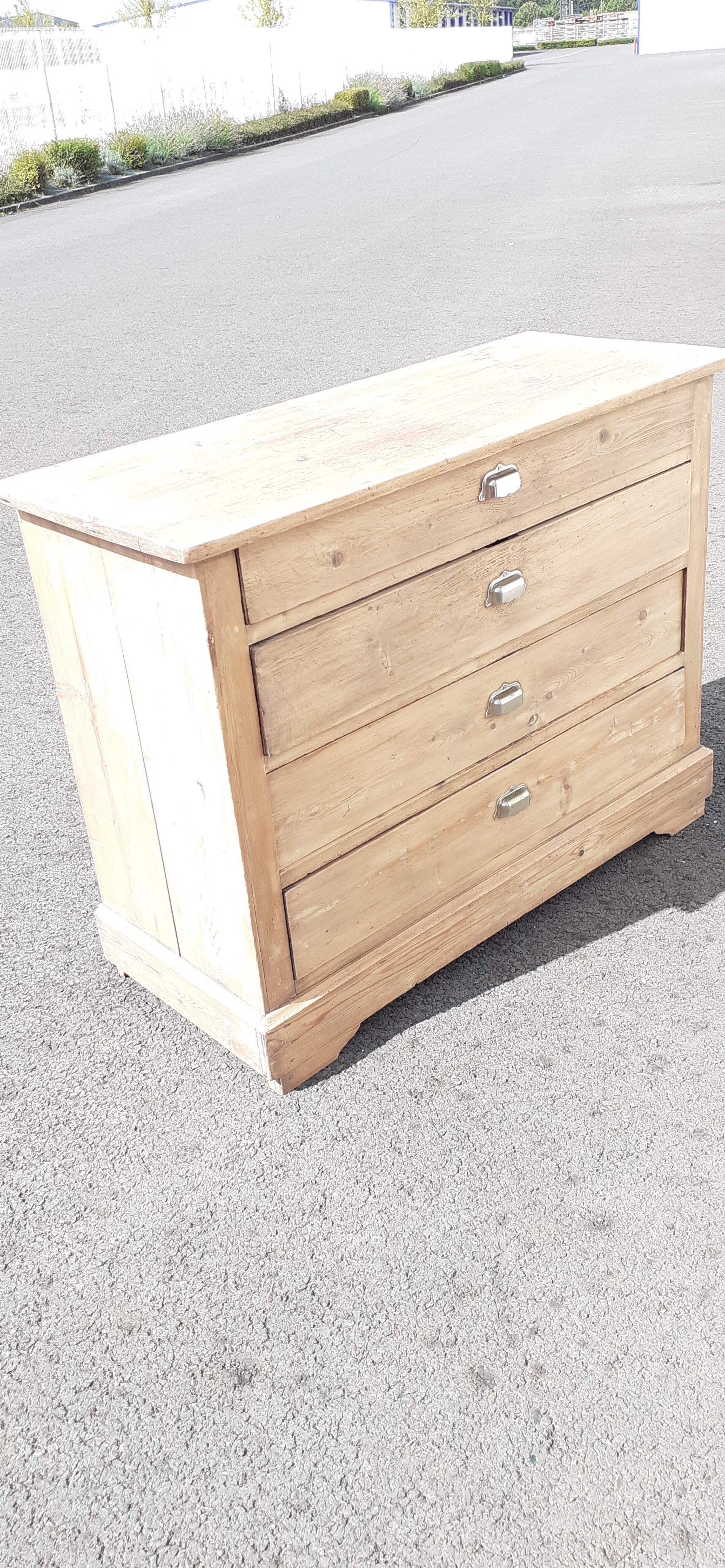 Ancient chest of drawers