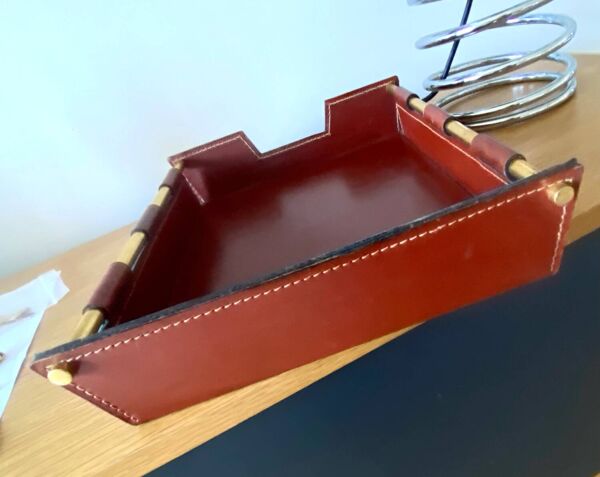 Porte-courrier bureau vintage en cuir et laiton signé Longchamp design