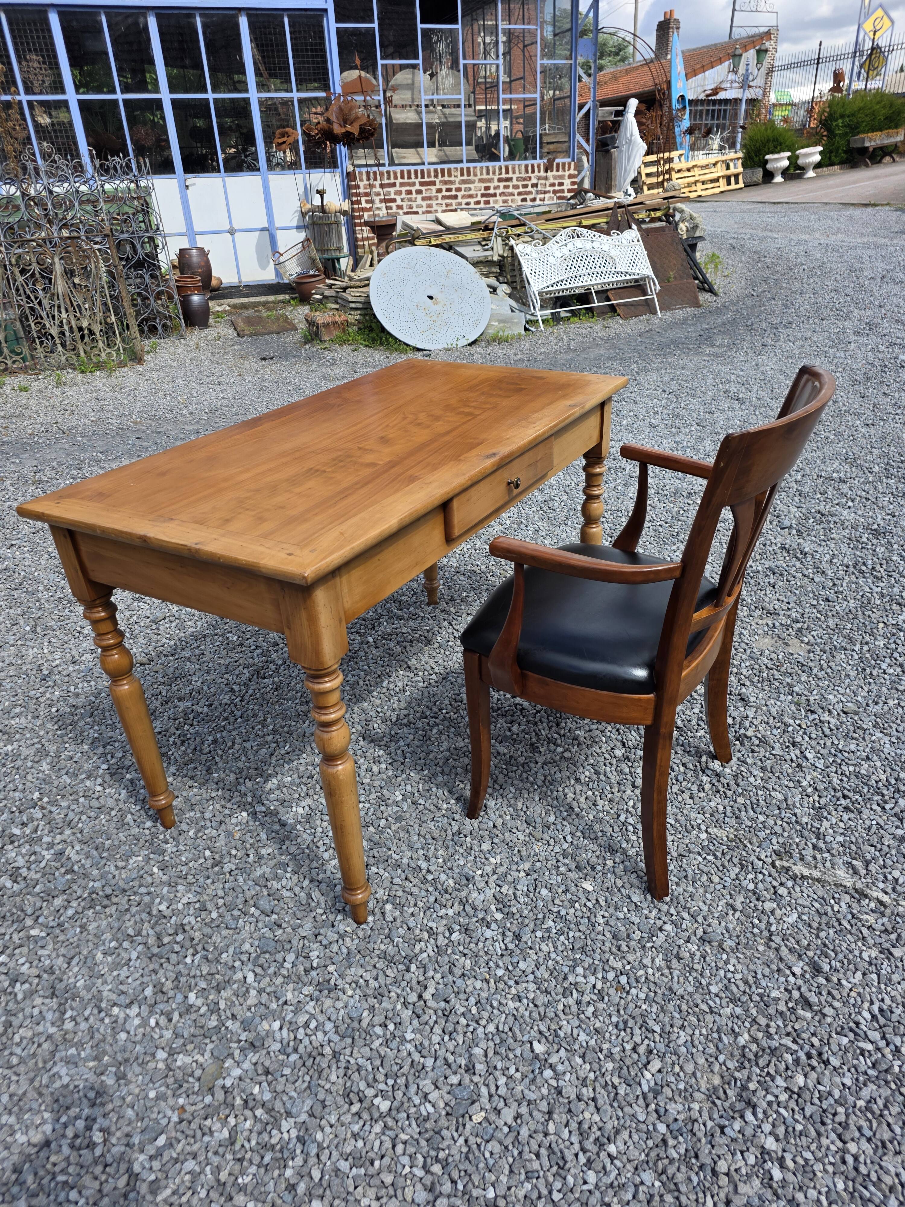 Bureau style Louis Philippe en merisier massif