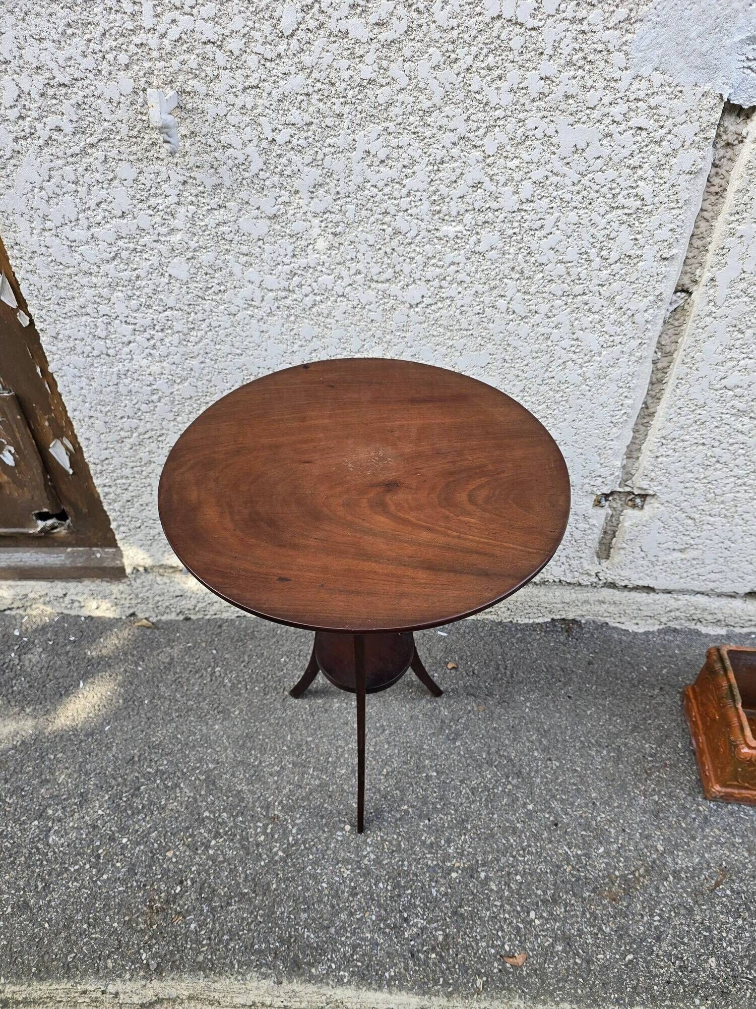 Tripod gueridon in mahogany with a tilting top – Directoire period / early 19th century