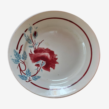 Round flat Lunéville. Lyne model. Large red rose pattern.