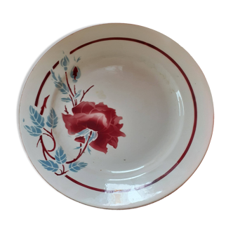 Round flat Lunéville. Lyne model. Large red rose pattern.