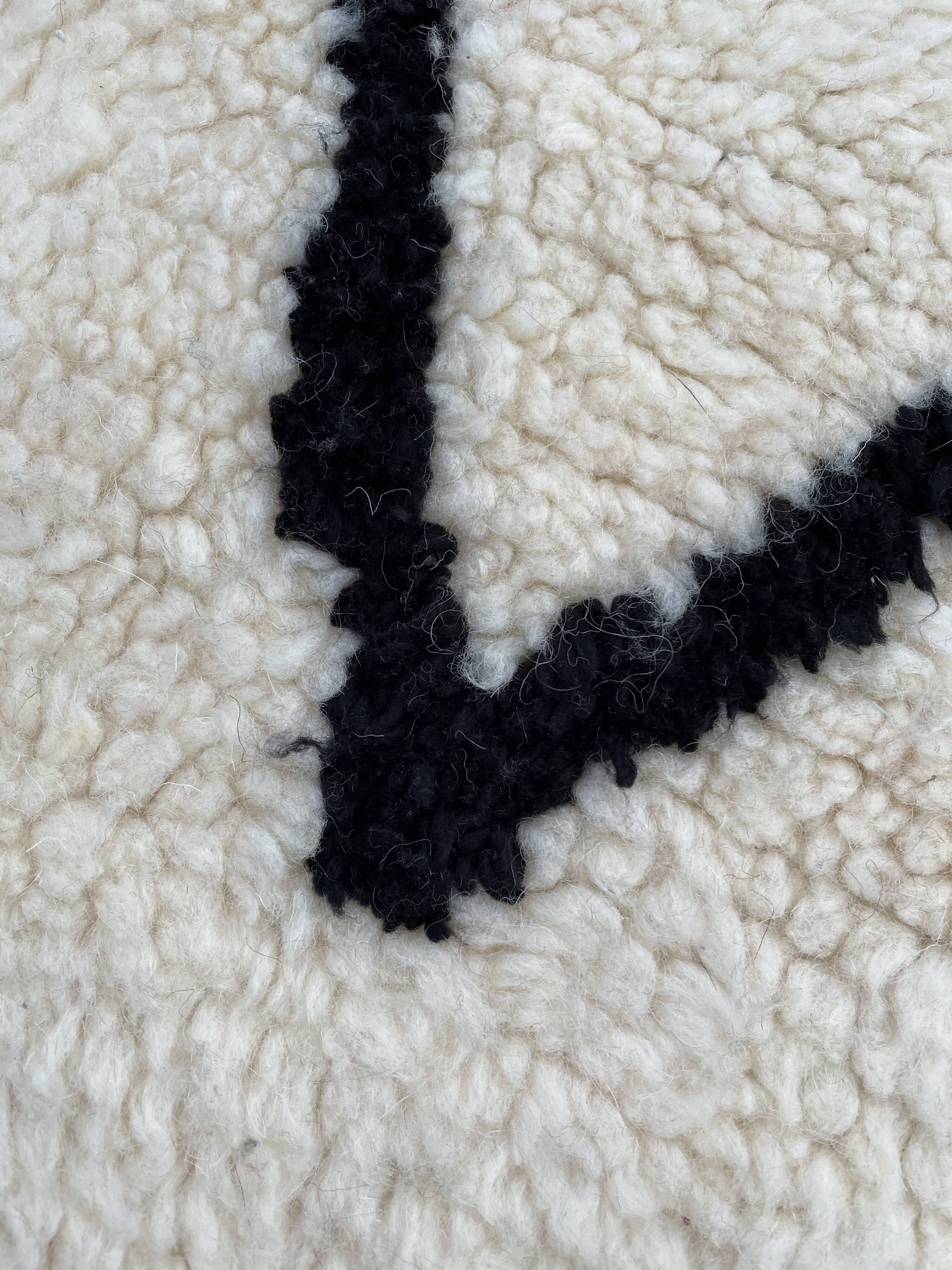 Tapis berbere blanc et noir moderne beni ouarain 200x300 cm