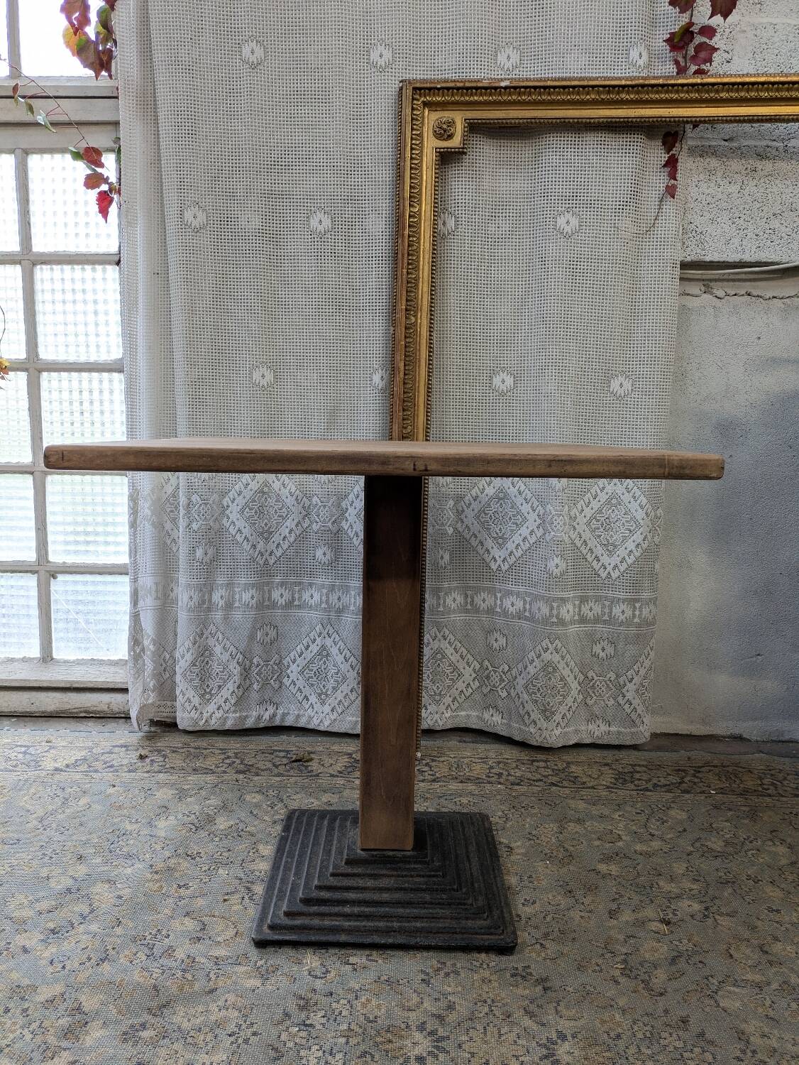 Bistro table in wood and metal