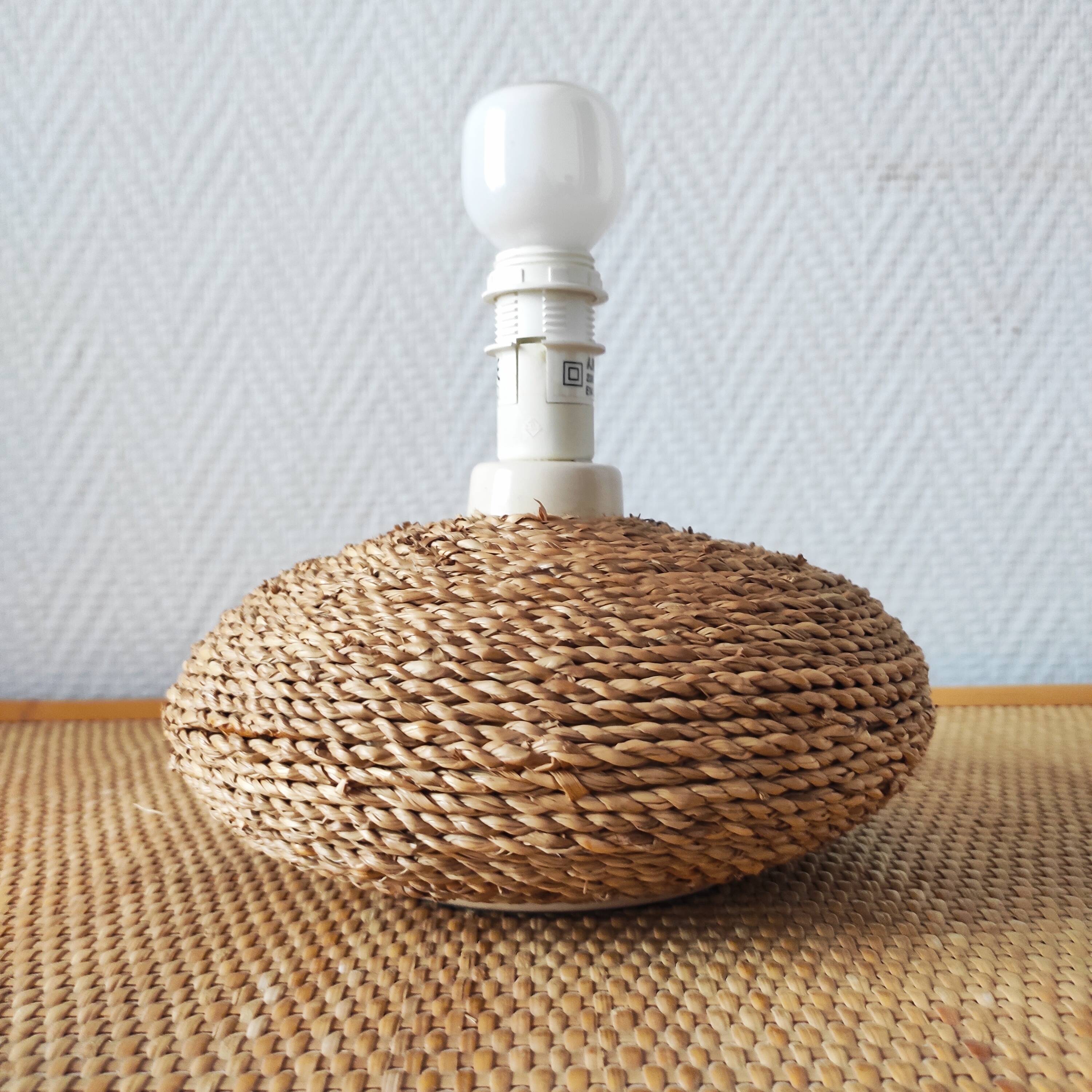 Vintage French lamp from the 70s-80s in ceramic and cord.