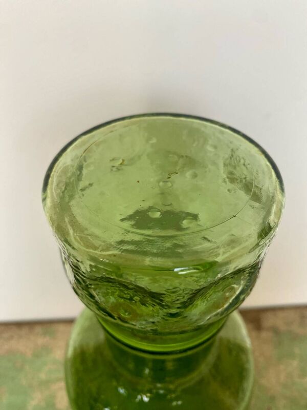 Lot de trois carafes en verre depoli