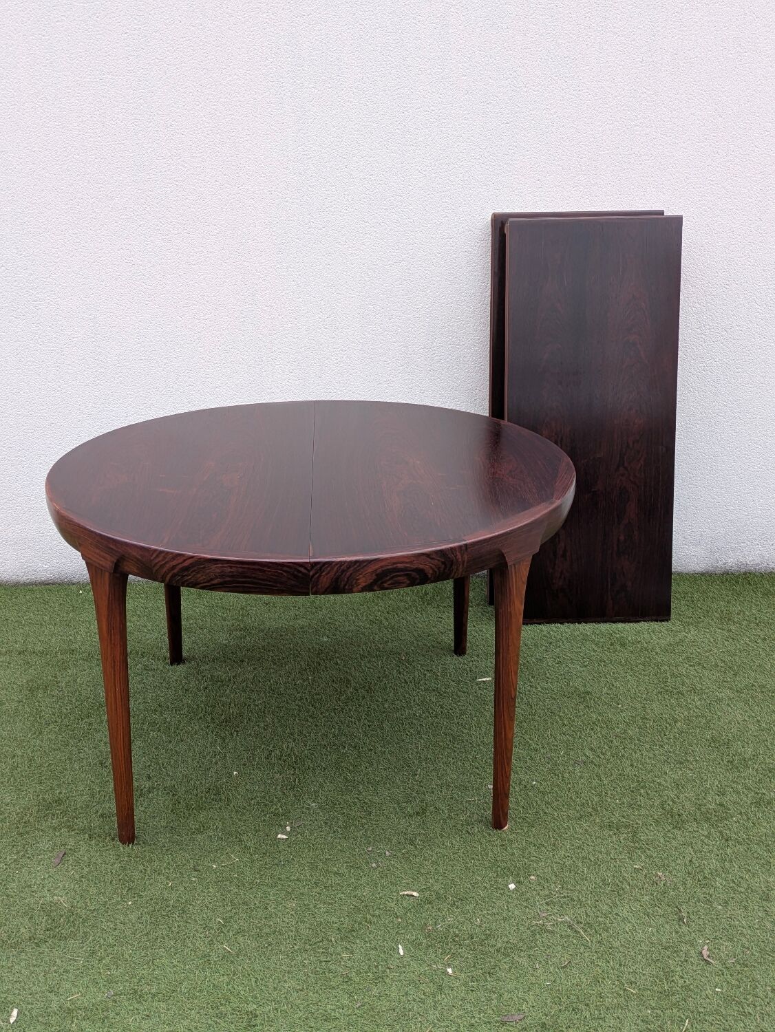 Extendable dining table in rosewood – Ib Kofod-Larsen – Denmark,