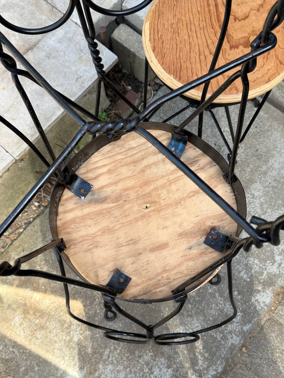 Set of 4 vintage wrought iron chairs from the 1940s.