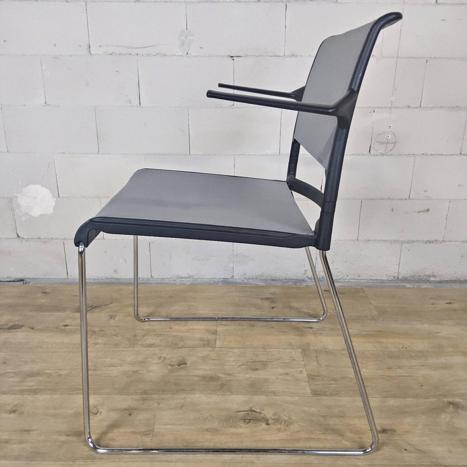 2x Wilkhahn Aline 230 chair with armrests (stackable)