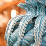 Ceramic vase from Manises with a floral decoration.