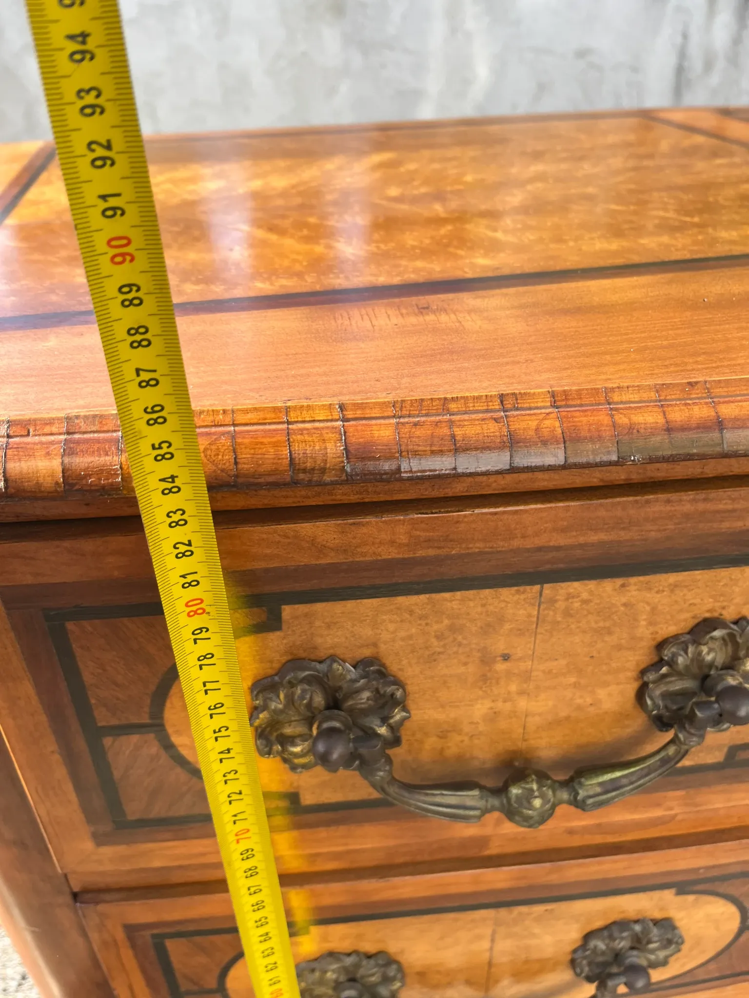 Commode de style Louis XIV en marqueterie – Dans le goût de Hache
