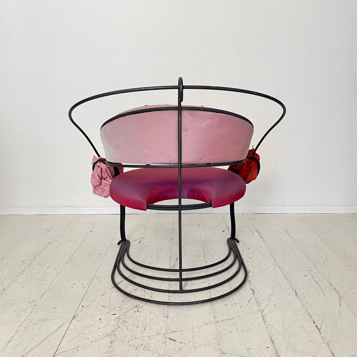 Postmodern Sculptural Armchair in Black Metal and Pink Red Silk Padding, 1980