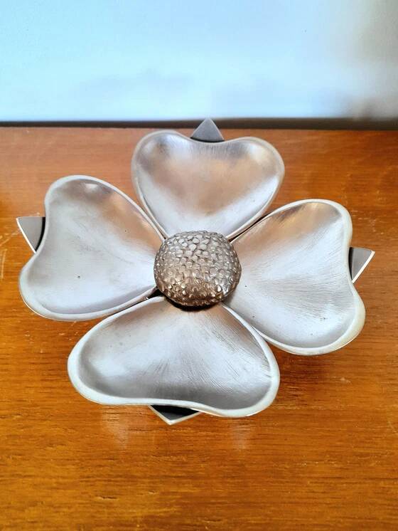 Cendrier fleur de lotus en métal argenté, 1970