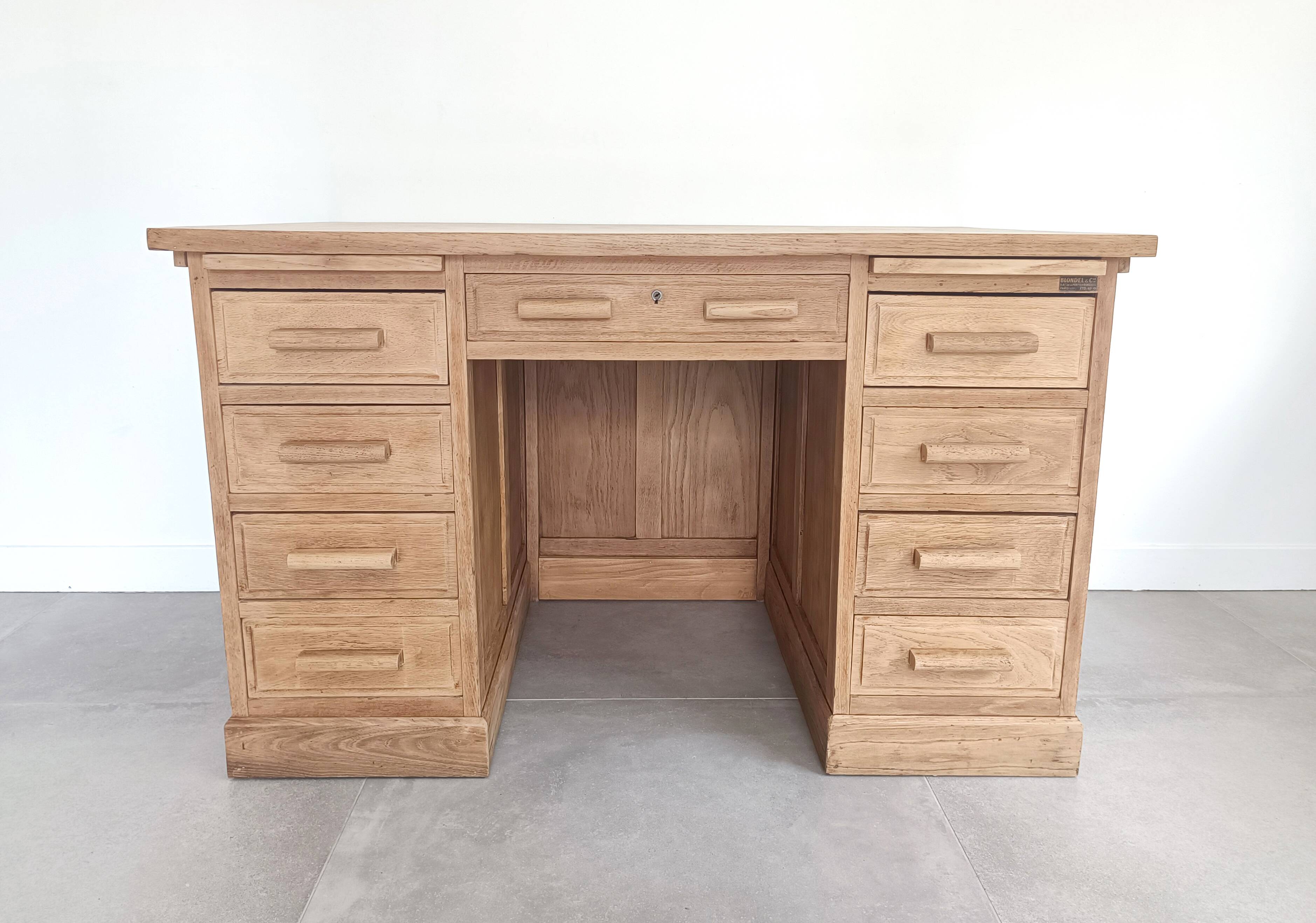 Bureau dit de « Ministre » en chêne, 1965.