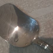 Pelle à servir la glace métal argenté orfèvre Ercuis contours 24,6cm