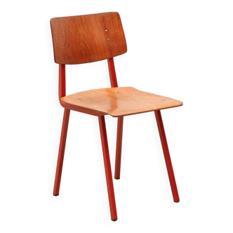 Marko Kwartet red chair, vintage oak-tinted seat and back