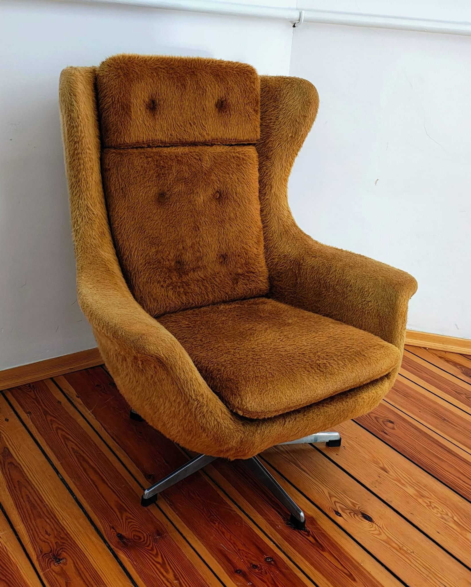 Ushak Swivel Chair by Up Zavody Rousinov from Up Závody, Czechoslovakia, 19