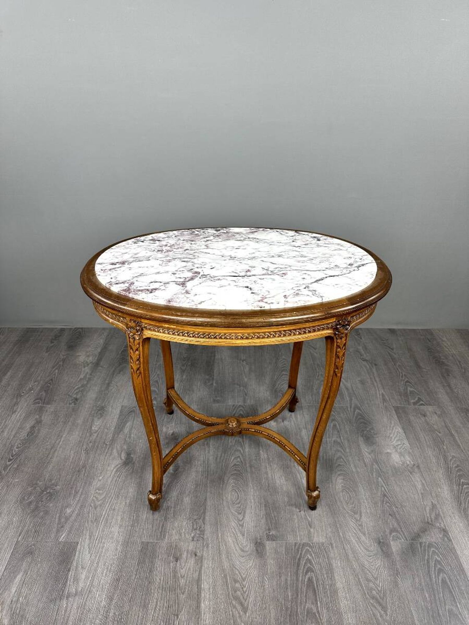 Oval guéridon table in carved wood and marble, Louis XVI style, 19th century.