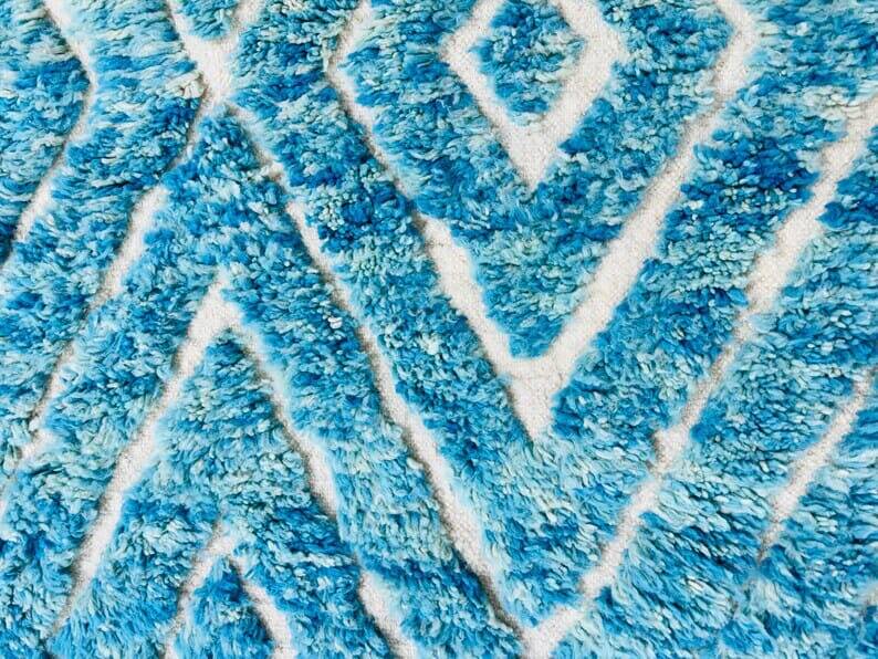 Handmade traditional Berber rug size 150 x 250 cm