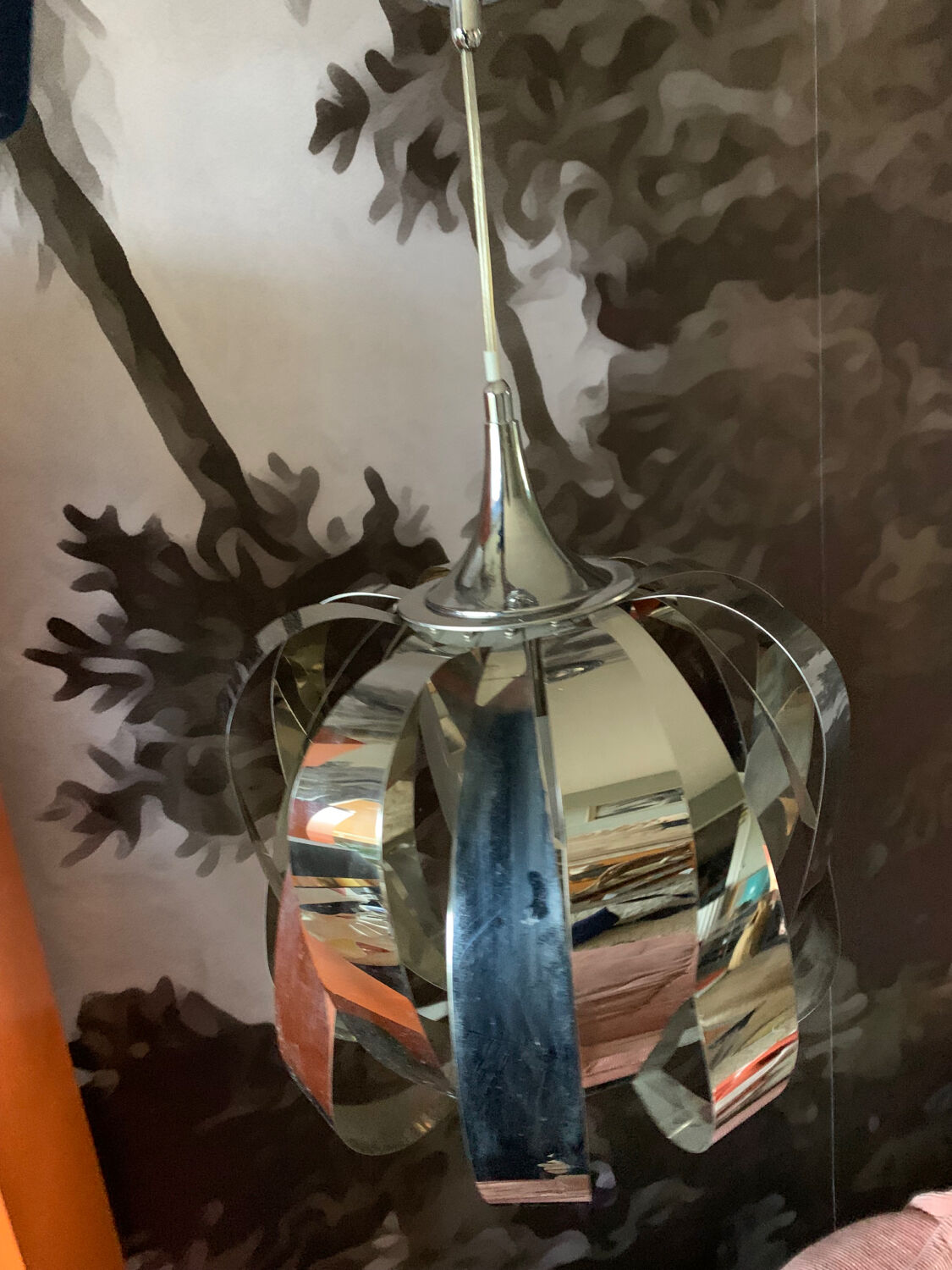 Suspension chrome metal flower