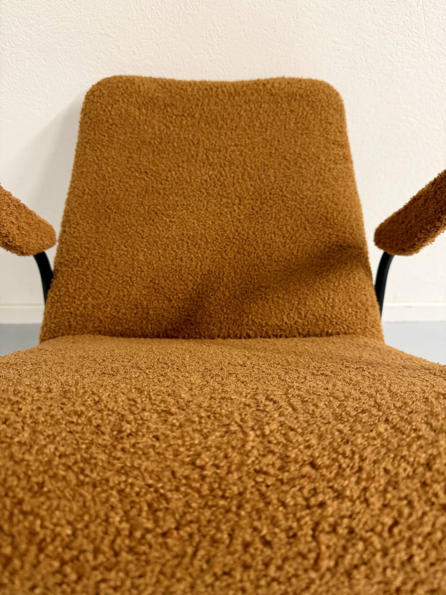 Vintage metal armchair with orange boucle fabric, French design from the 1950s.